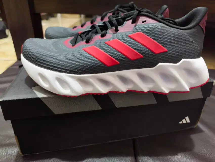 Sepatu Adidas Switch Run M Big Size 46 Warna Abu Merah Putih ORIGINAL