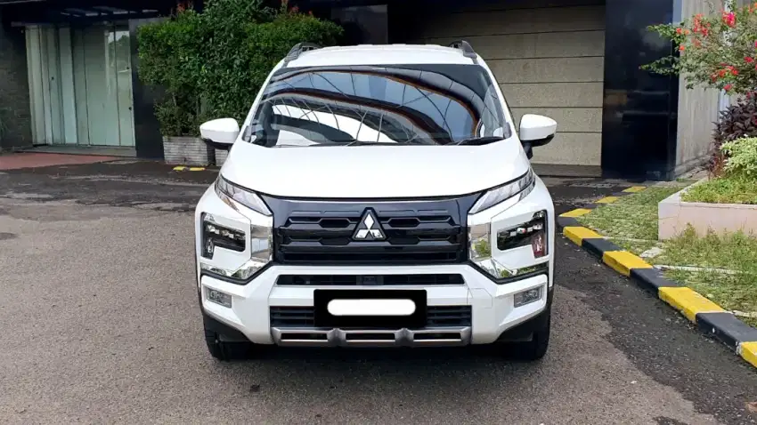 Km 8rb mitsubishi xpander cross premium 2023 pakai 2024 putih