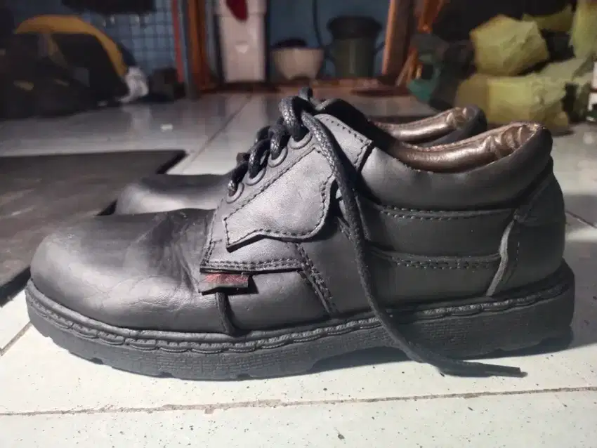 Sepatu kulit size 40