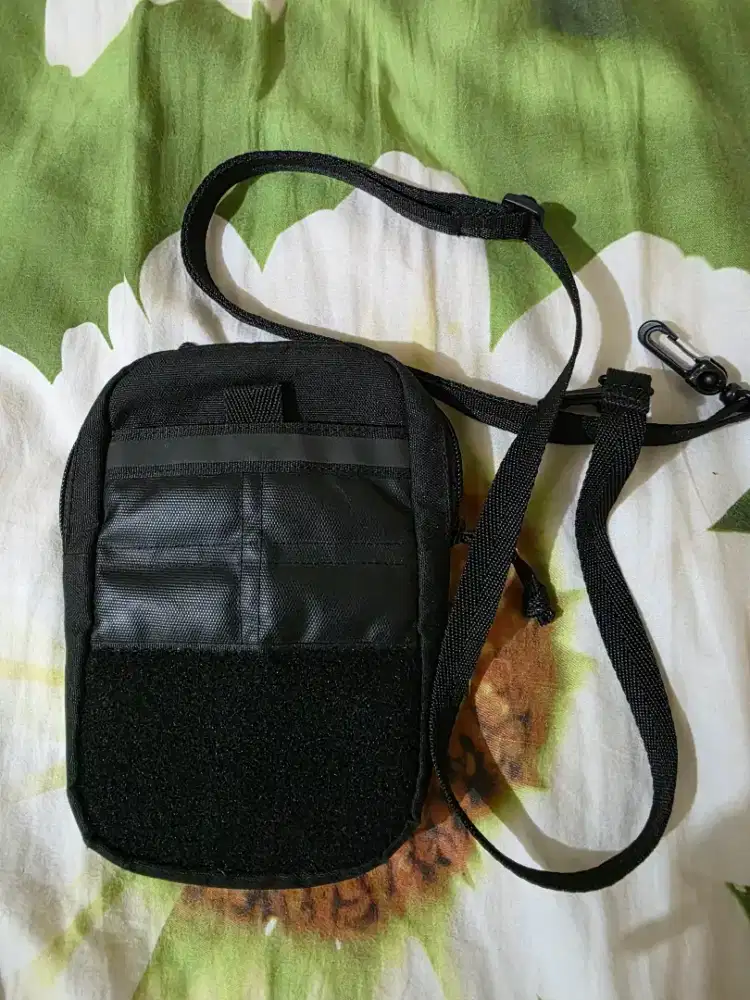 eiger pouch hp warna hitam