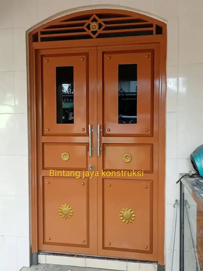 Pintu kamar bahan besi