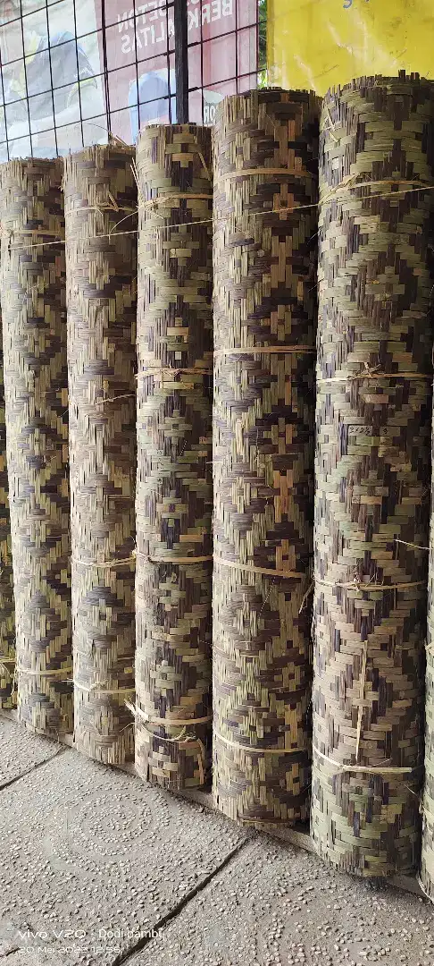 Bilik bambu motiv anyaman bambu