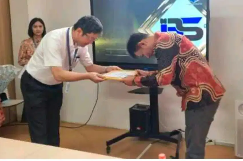 dibutuhkan admin dan operator