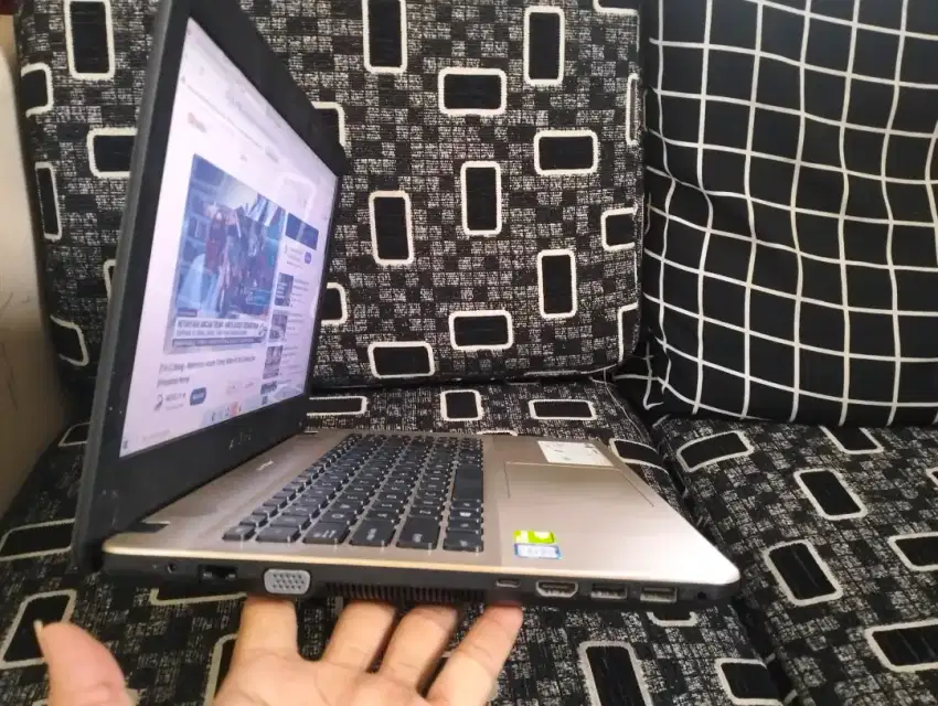 Asus x441ub core i3 GEN 7 ddr4 SSD 128+Nvidia GeForce mx110 joss