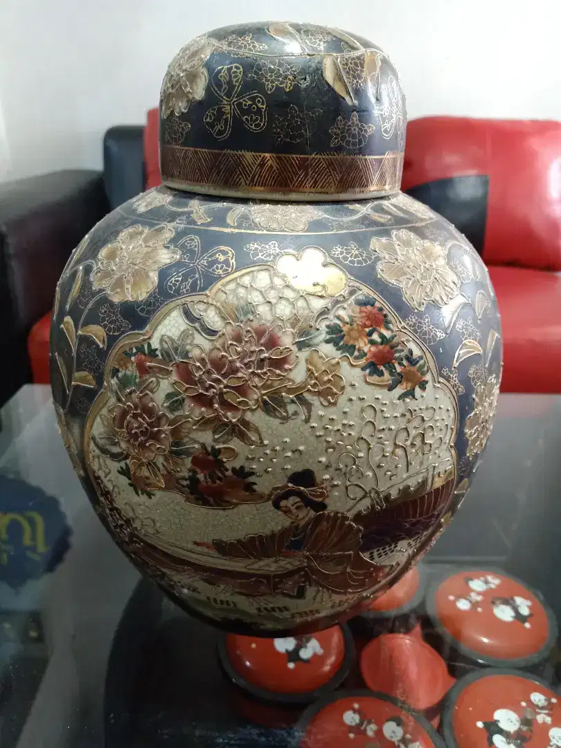 Guci Keramik motif timbul