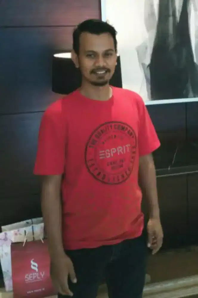 Sedang mencari kerja sebagai supir harian atau tetap. Siap luar kota