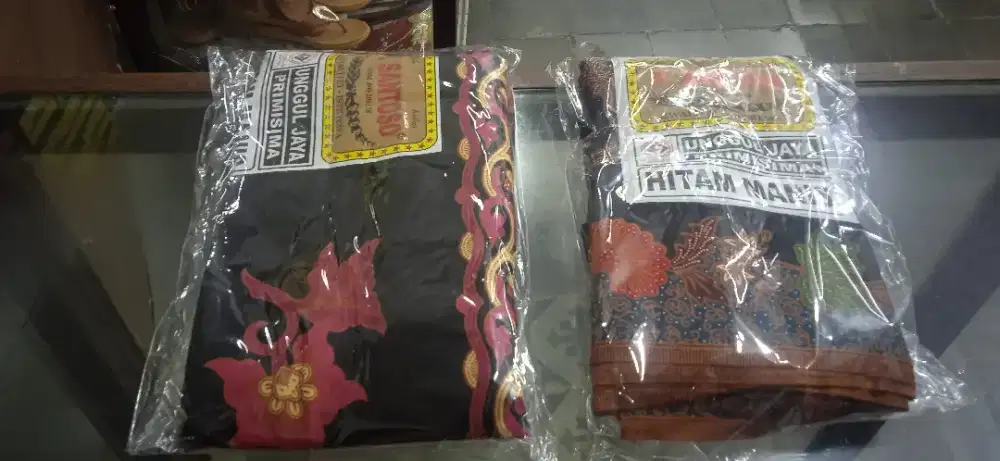 Samping motif batik warna dasar hitam, jual per pcs yaaa