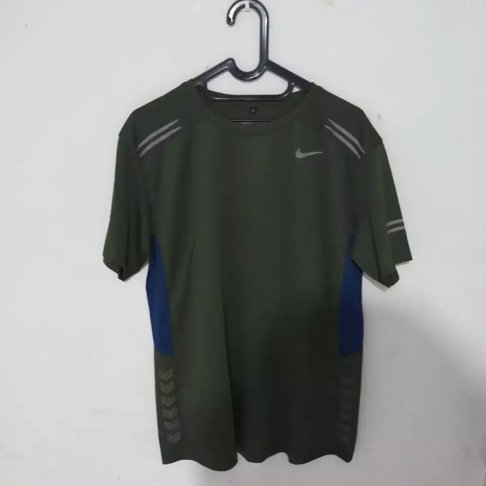 Kaos Pria Nike Dri-Fit Warna Army Green Size XL