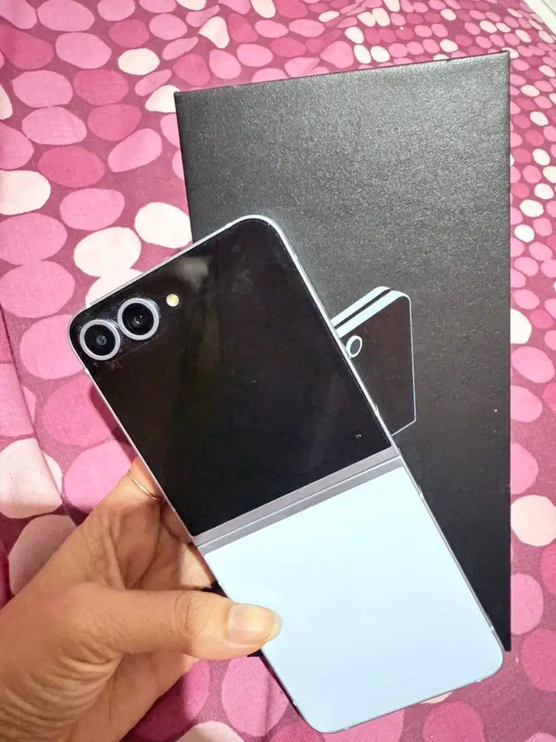 SAMSUNG GALAXY Z FLIP 6 12/256 masih GARANSI AKTIF