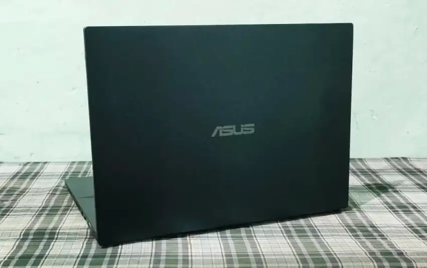 Asus expertbook p2451fb dualvga i5gen10/8/256 siap game design coding