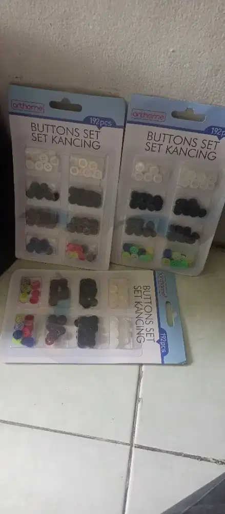 Kancing set isi 192 PC warna random lubang 4