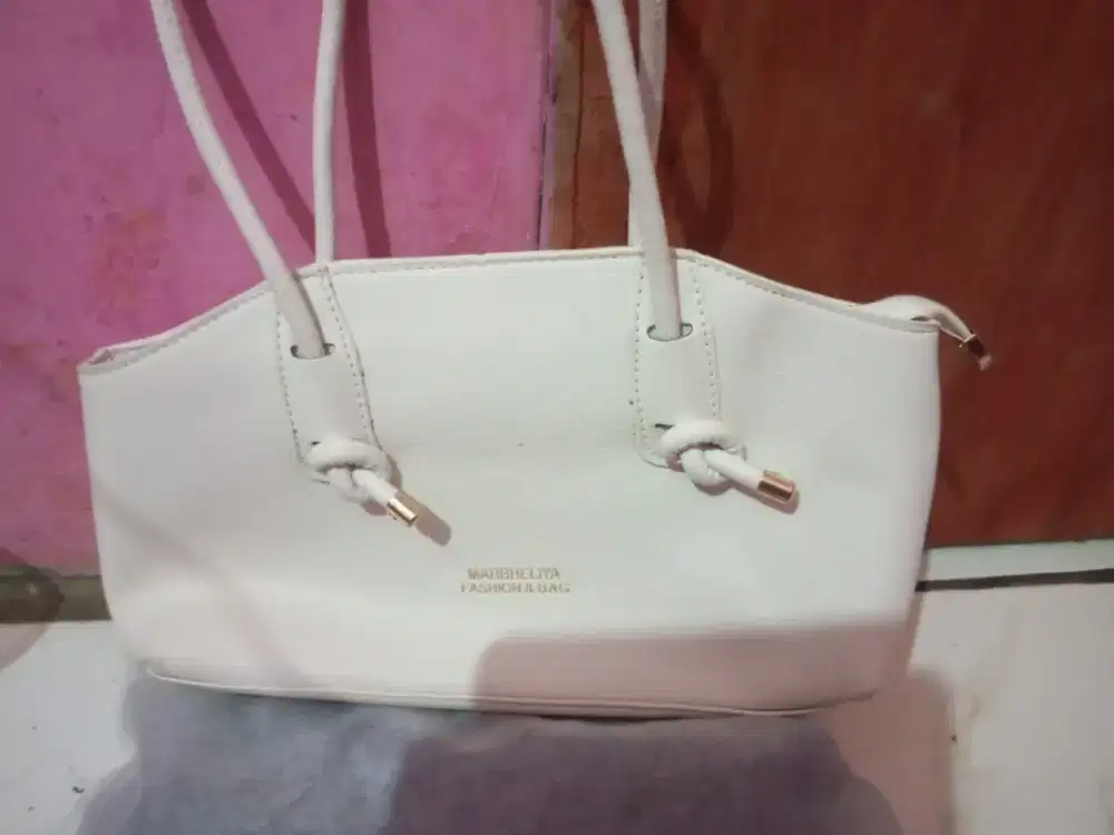 Tas wanita mahbheliya