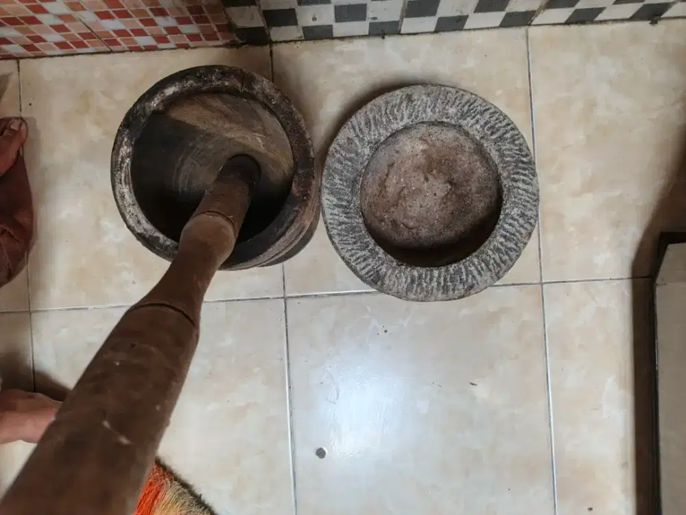 lesung batu tanpa alu (penumbuk)