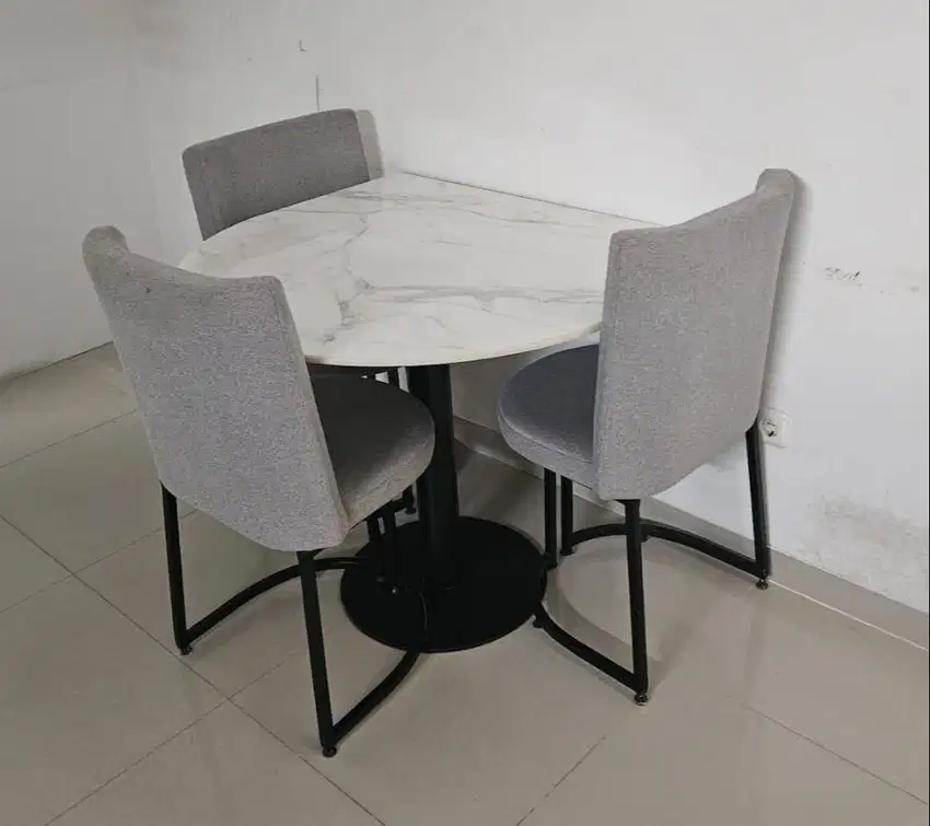 Meja Granit 1/2 bulat + 3 Kursi