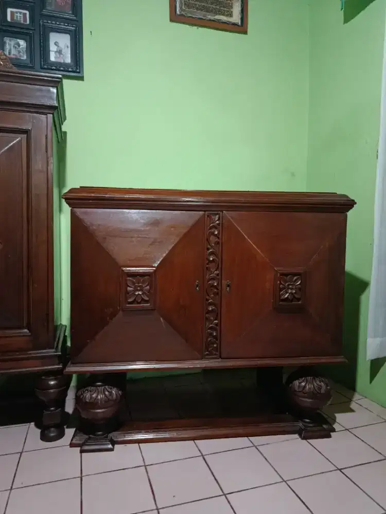 Buffet jati antik model Raffles