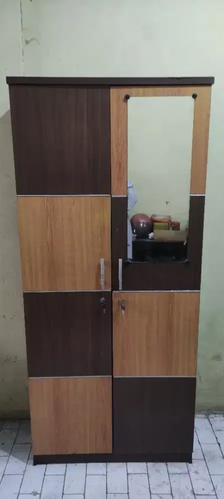 Dijual cepat lemari pakaian coklat muda