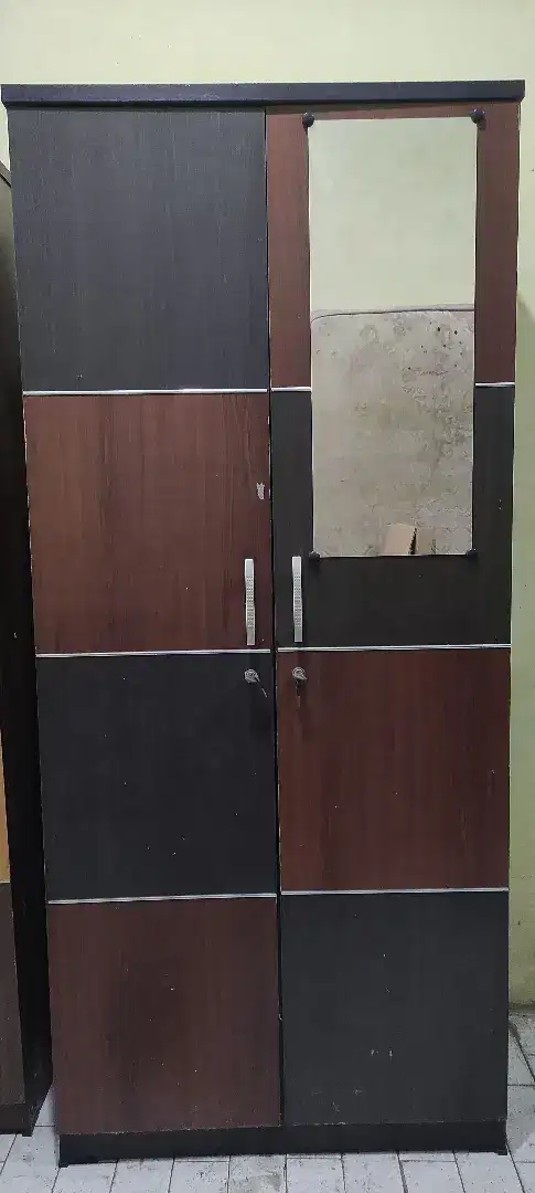 Dijual cepat lemari coklat tua ( boleh nego)