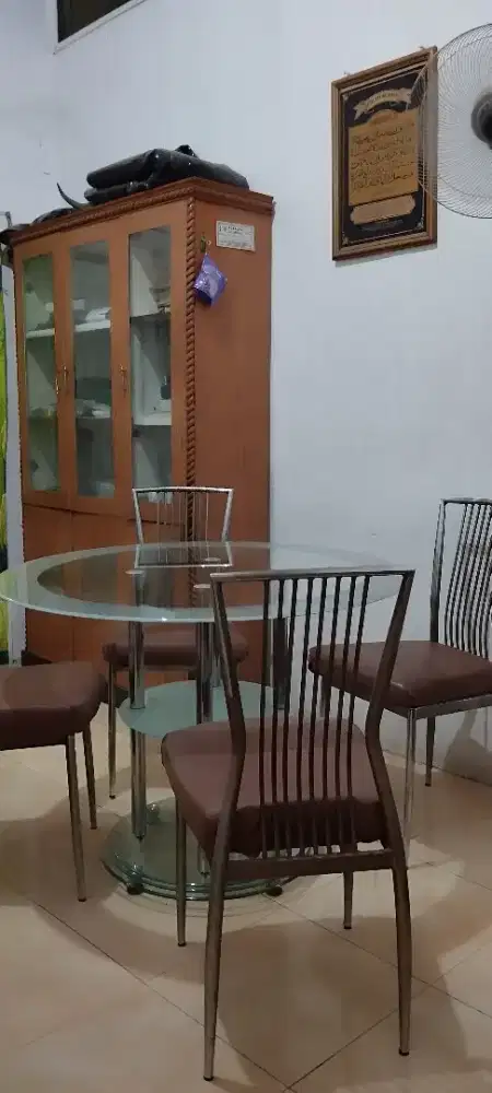 Di jual cepat meja kaca bulat fulset