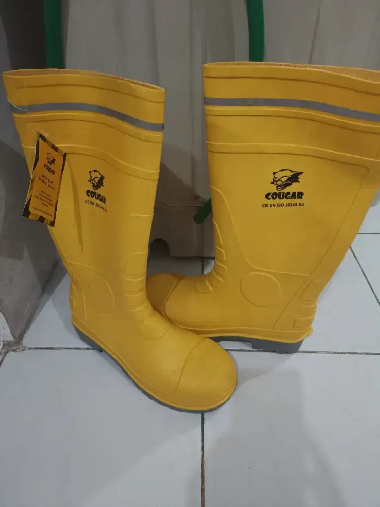 Sepatu safety Cougar