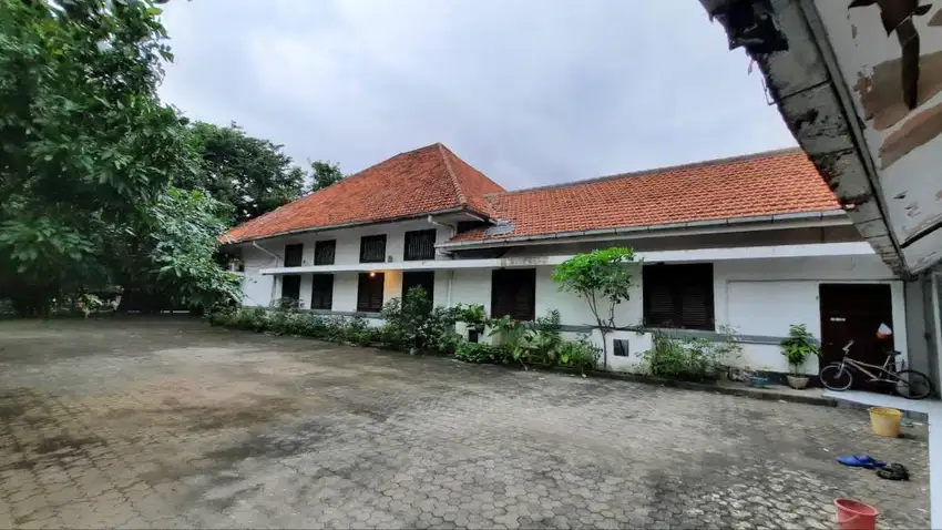 Dijual Rumah Langka Strategis Jl. Bengawan Surabaya Pusat