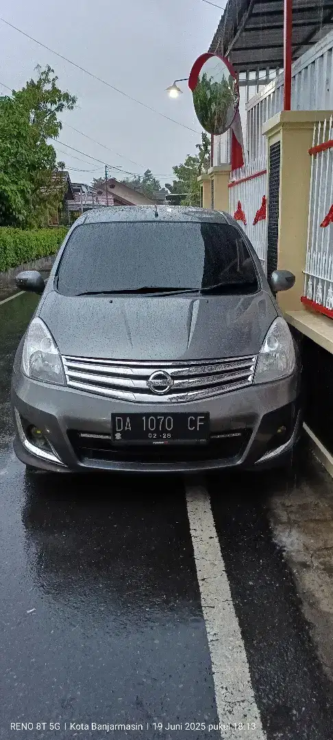 Grand Livina Ultimate Matic 2012