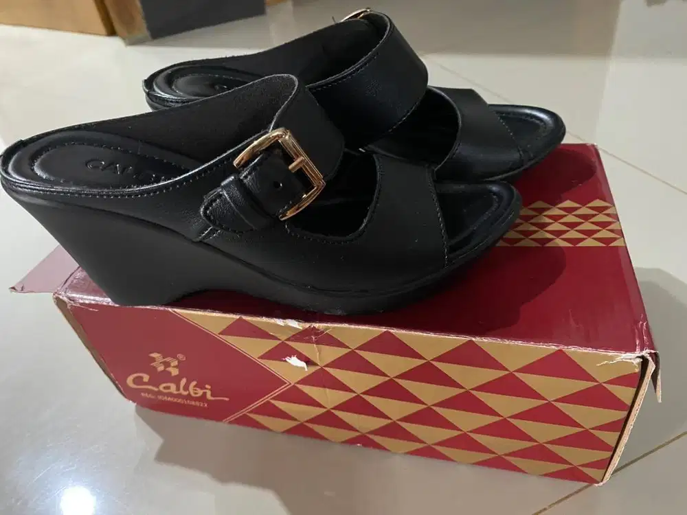Sendal hels merk calbi no 36