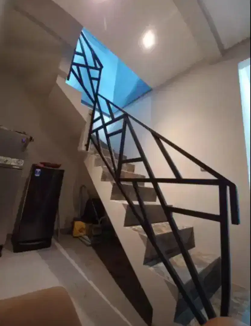 RUMAH 2 LANTAI SEBELAH WISMA JAYA AKSES DEKAT BULAK KAPAL,TAMAN JUANDA