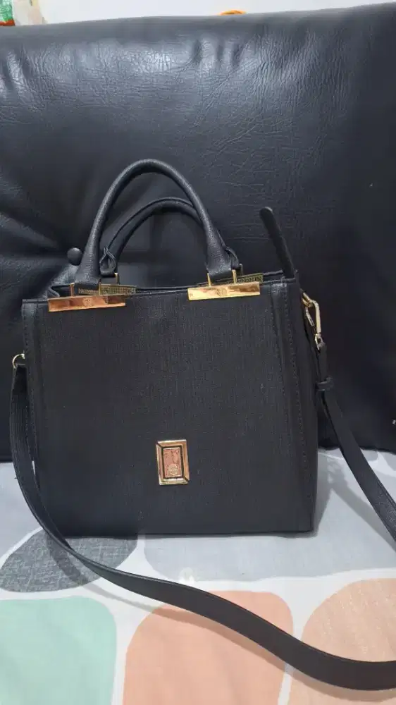 Handbag, shoulder bag, sling bag les catino