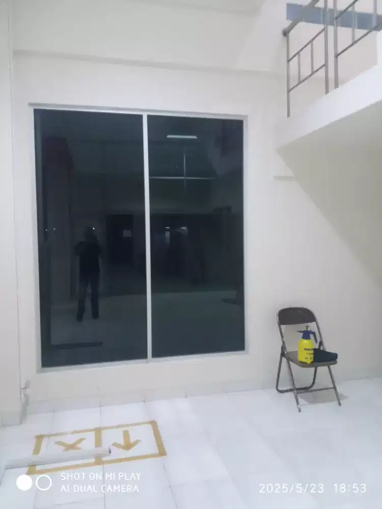 Penghias kaca  sekaligus melindungi untuk kaca rumah, ruko, kantor,