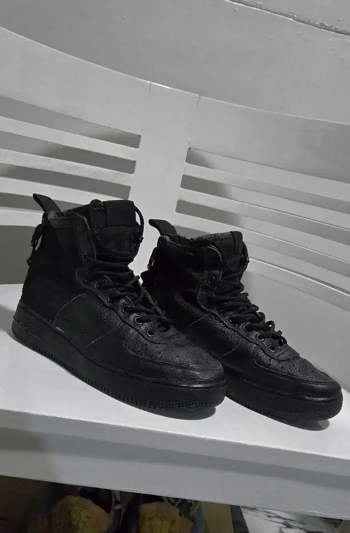 SEPATU NIKE AF 1 TRIPLE BLACK