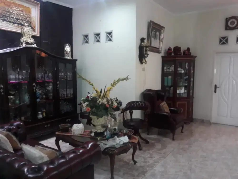 DIJUAL CEPAT RUMAH LUAS 2 LANTAI DI TEBET