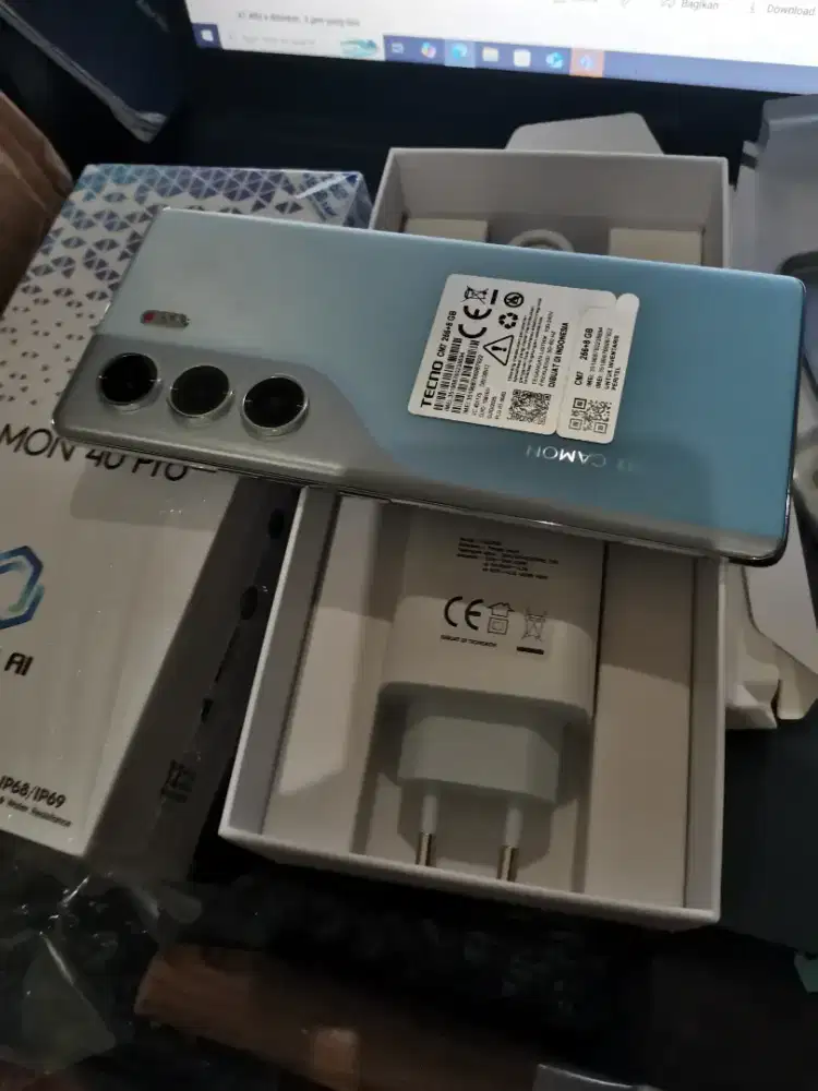 Camon tecno 40 pro 5g white