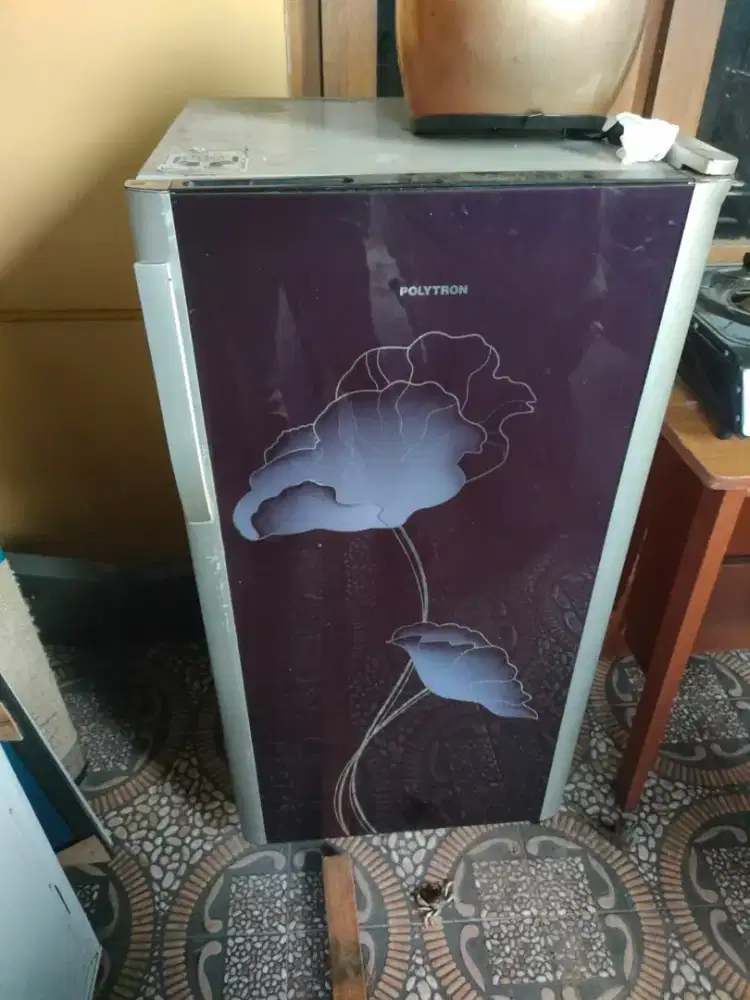 Di cari dan di belli barang bekas seperti kulkas dan dll