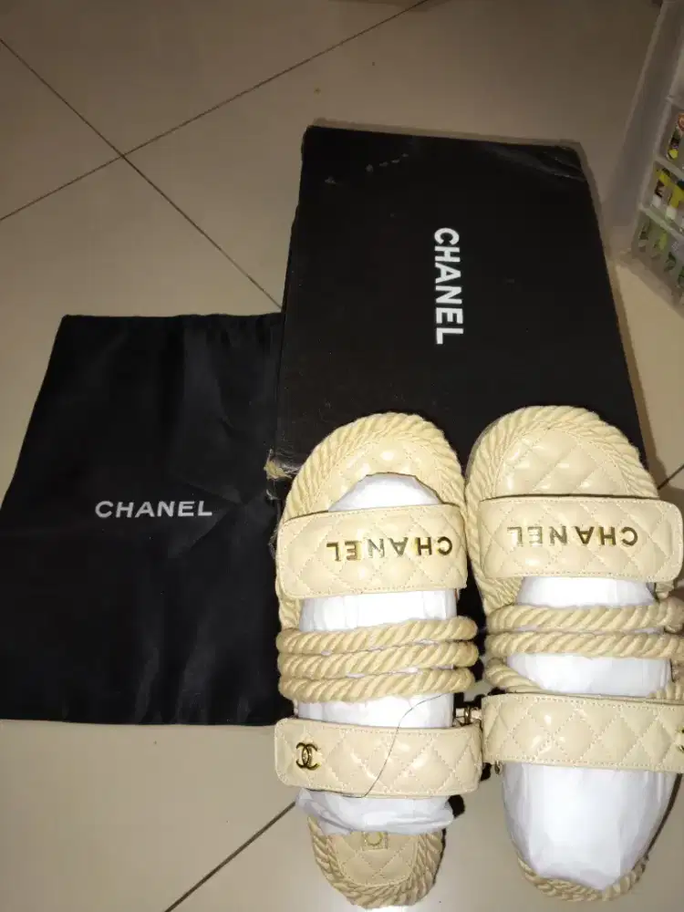 Sandal wanita CHANEL