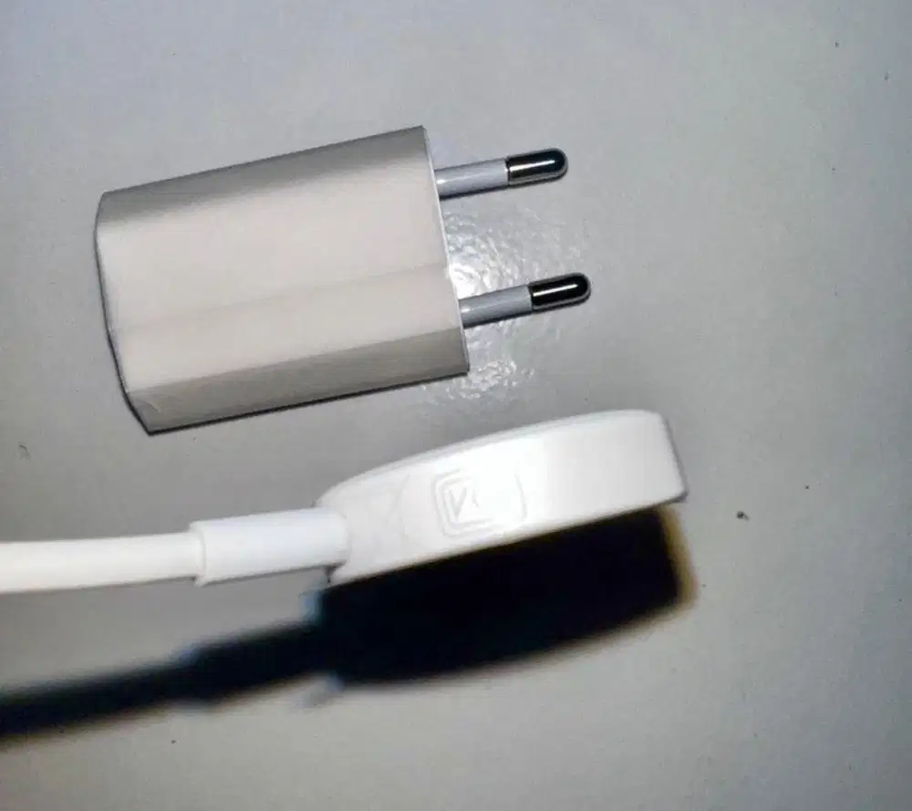 Chargeran Ori Apple dan Kabel Apple Watch