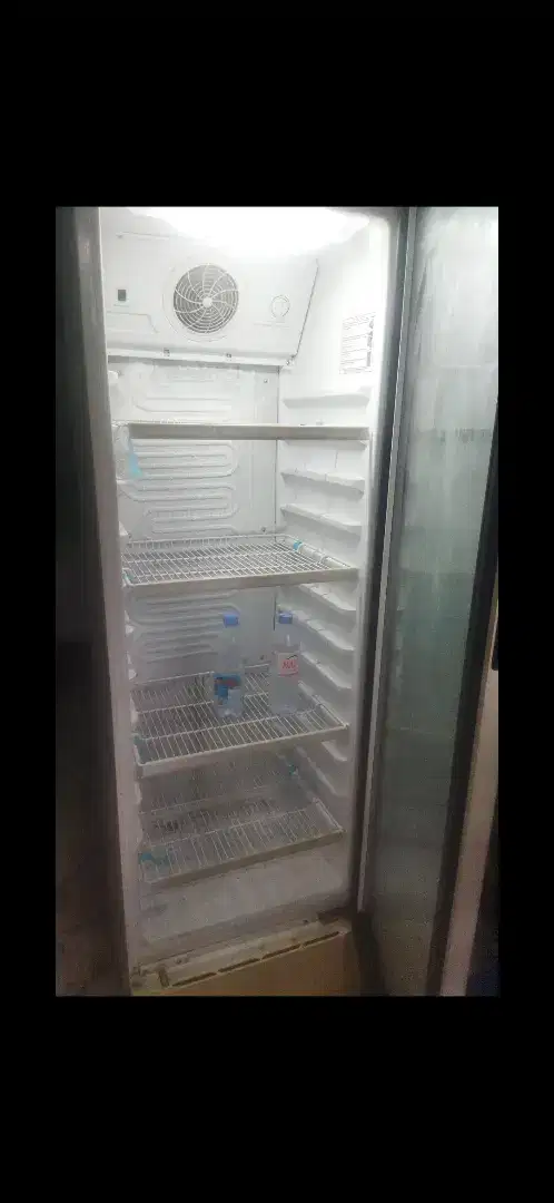 Jual kulkas pendingin minuman ukuran tinggi 170 cm merk POLYTRON