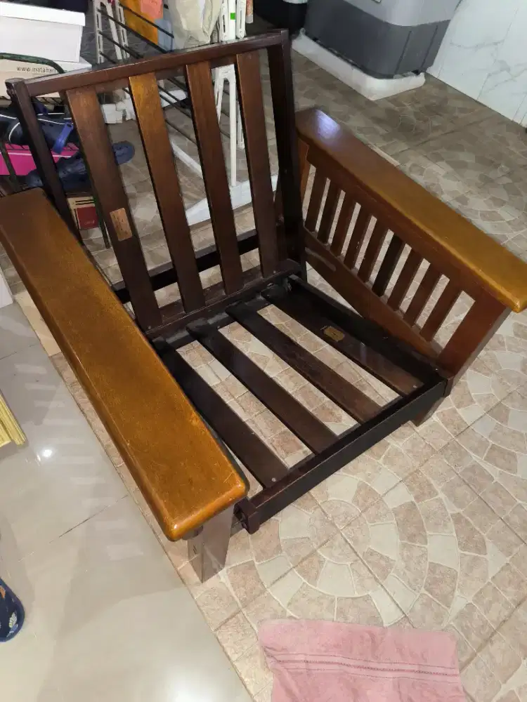 Kursi malas tidur kondisi baru bahan kayu