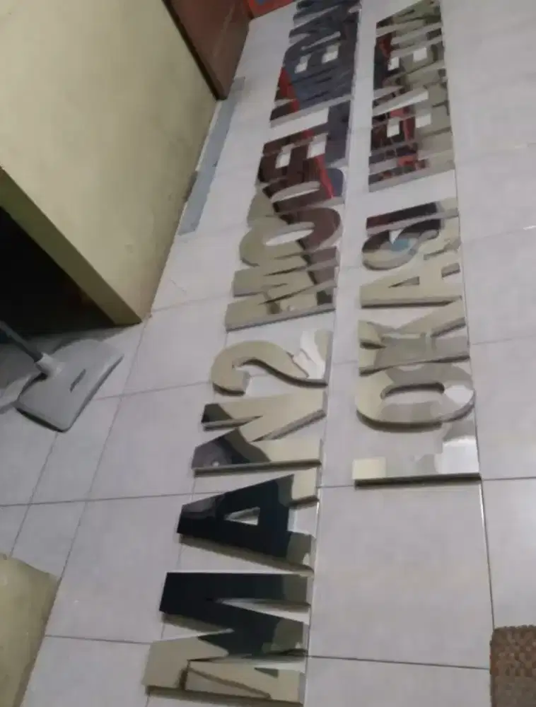 Letter timbul stainles, Huruf timbul stainles