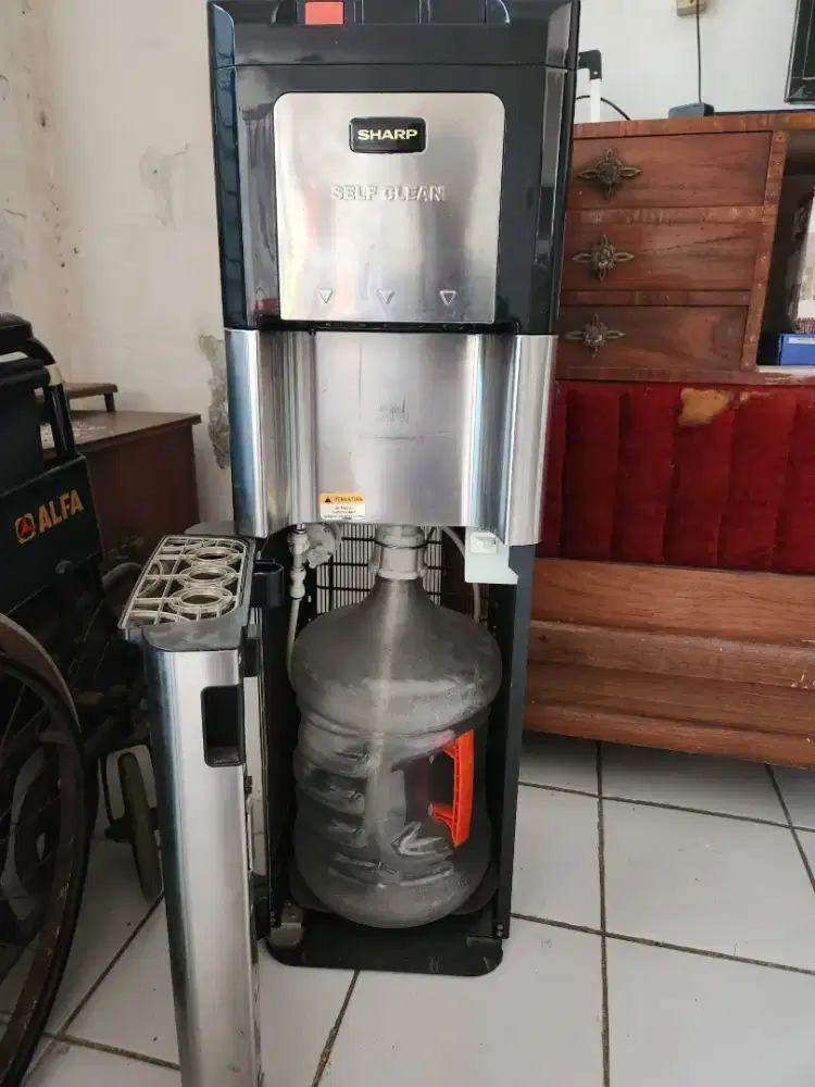 Dispenser merk Sharp (galon bawah)