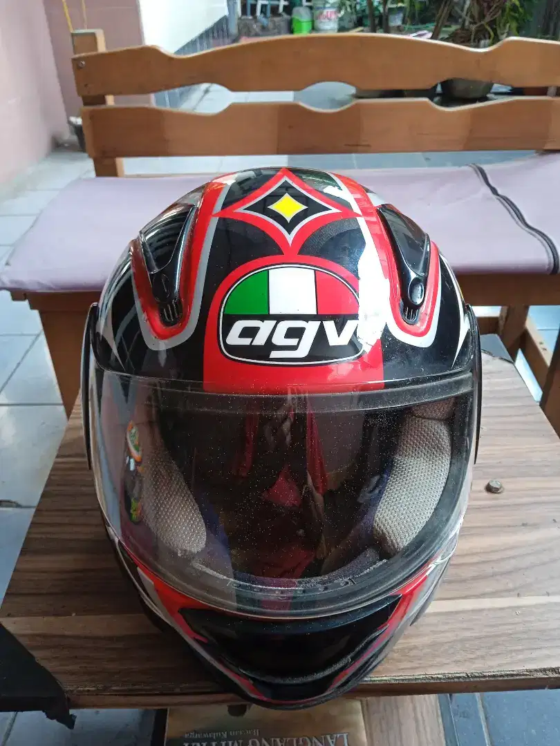 Helm bekas Merek AGV