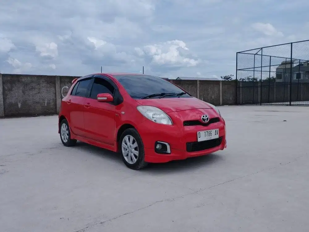 Toyota Yaris manual 2012 mobil bekas murah
