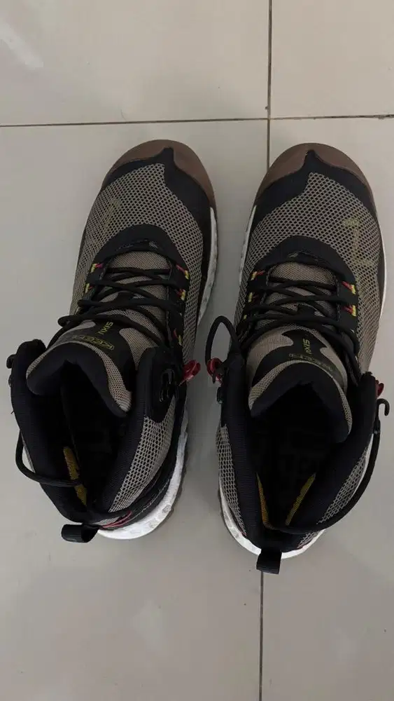 Sepatu hiking semi boots