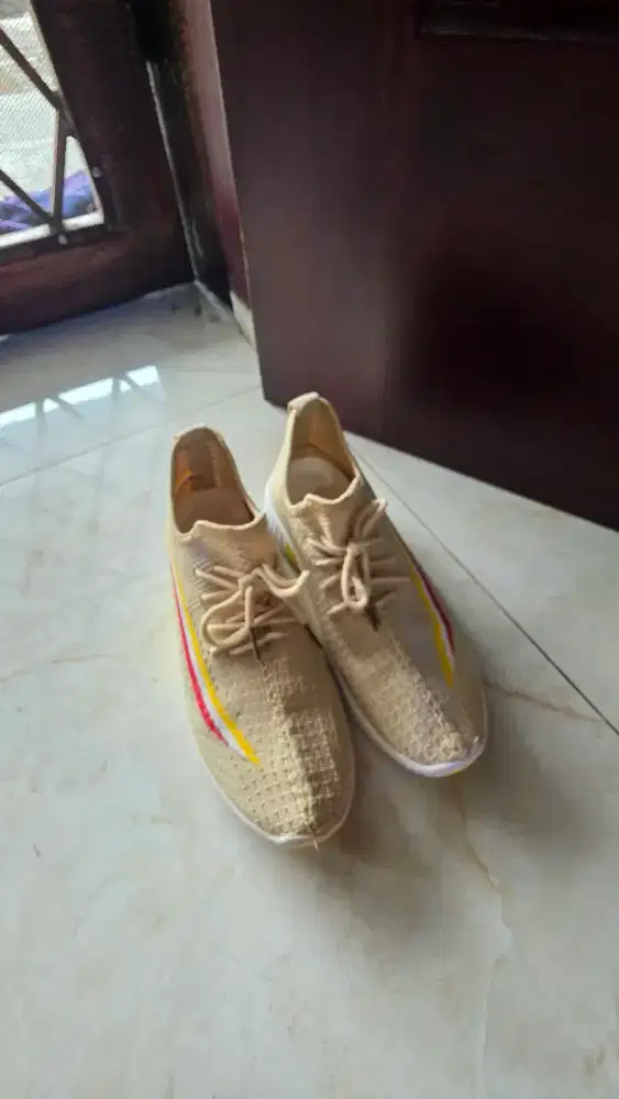 Sepatu olahraga slip-on wanita korea kekinian