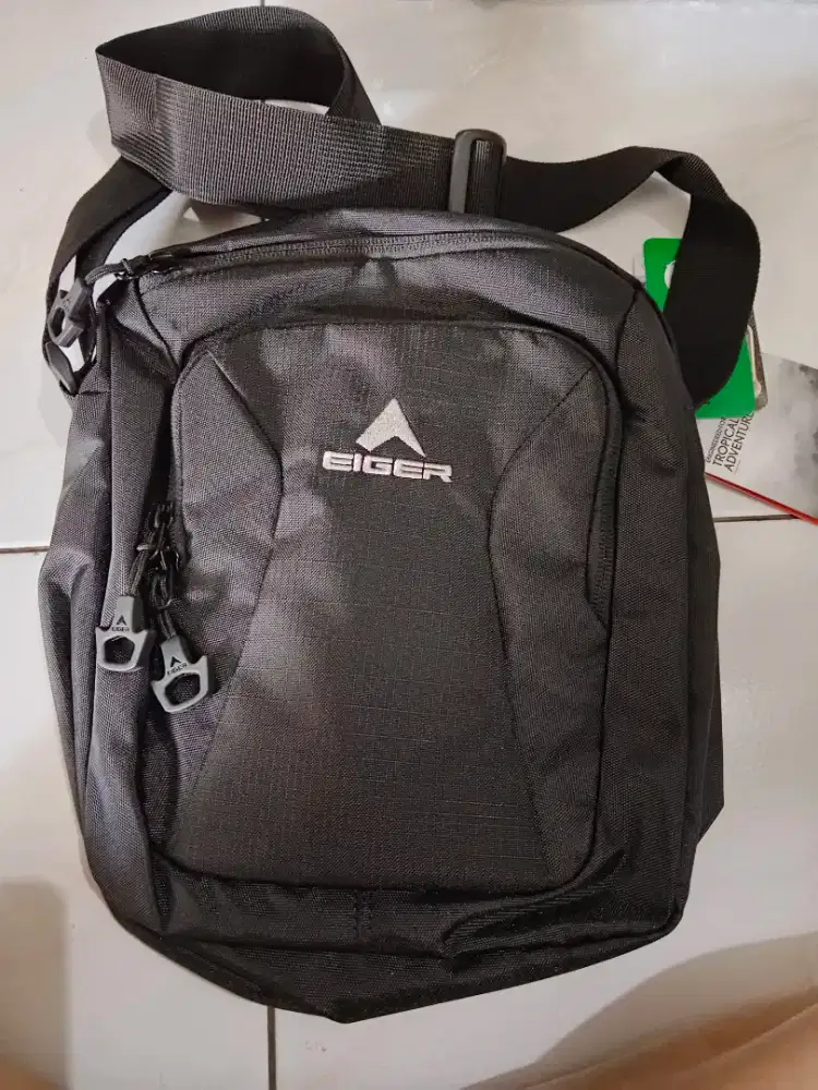 Tas Selempang Merk EIGER DIJAMIN 100% ORIGINAL UK.3L 22x10x26cm