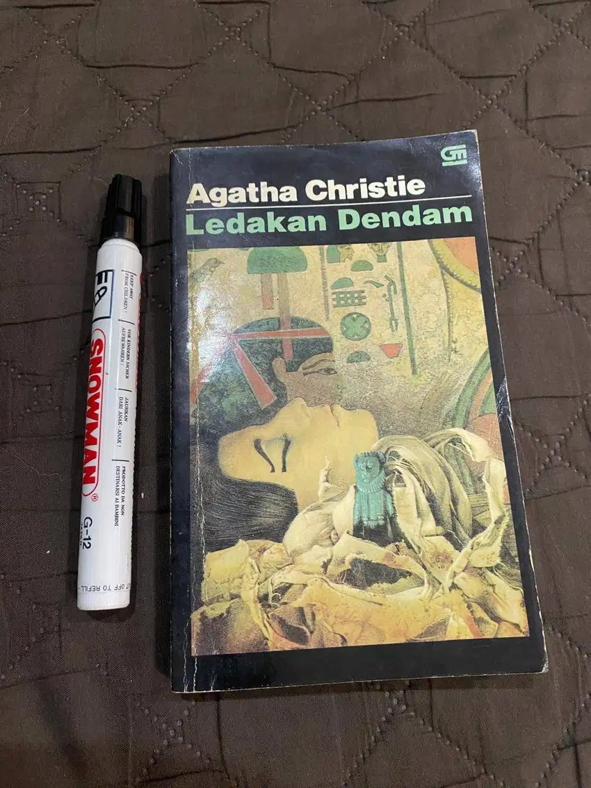 NOVEL AGATHA CHRISTIE - LEDAKAN DENDAM – GRAMEDIA – PRELOVED