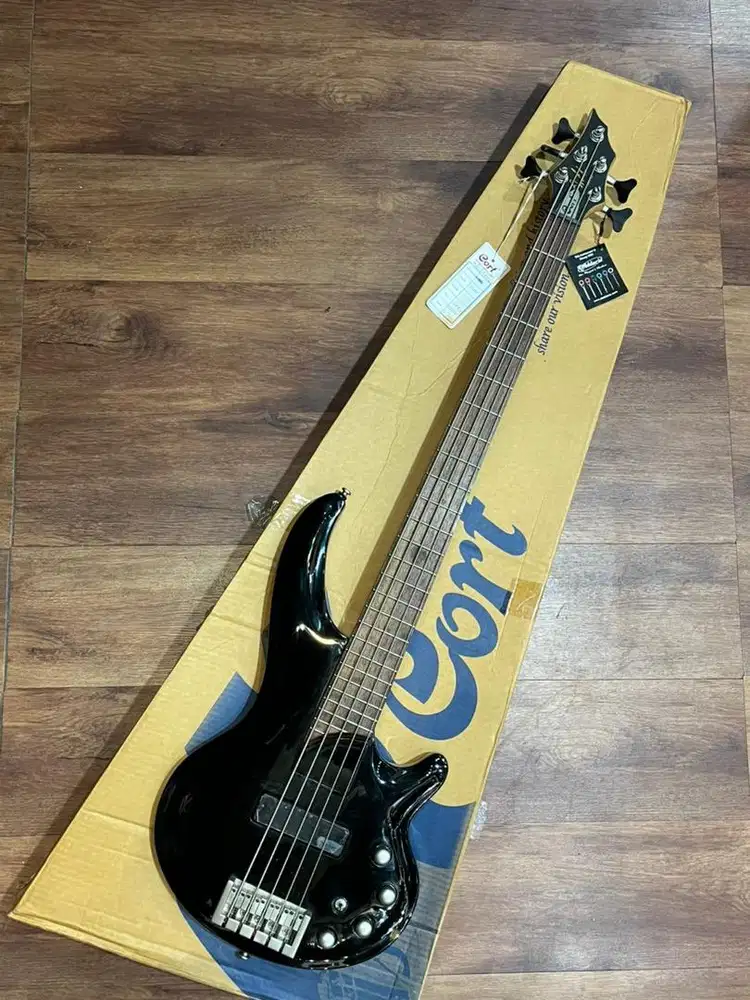 Cort Curbow 51 Black Active 5-String Electric Bass