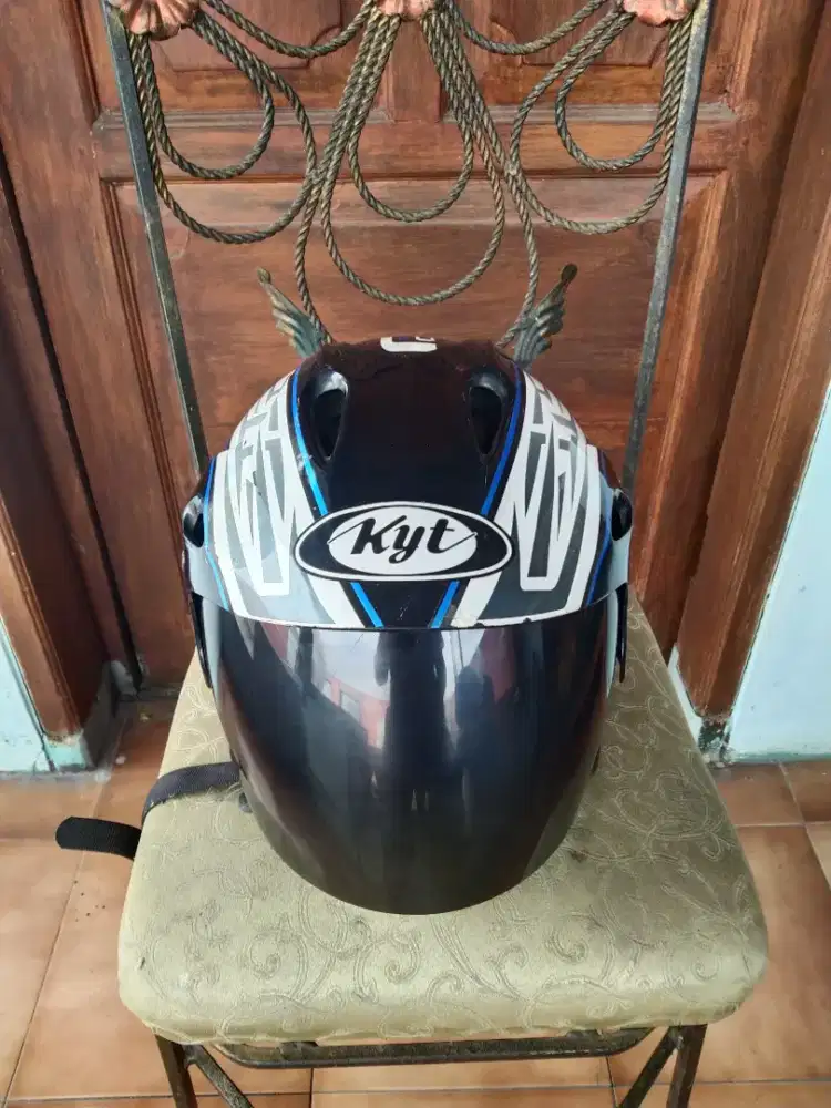 HELM ori KYT normal layak pake minus sedikit di busa sobek dikit