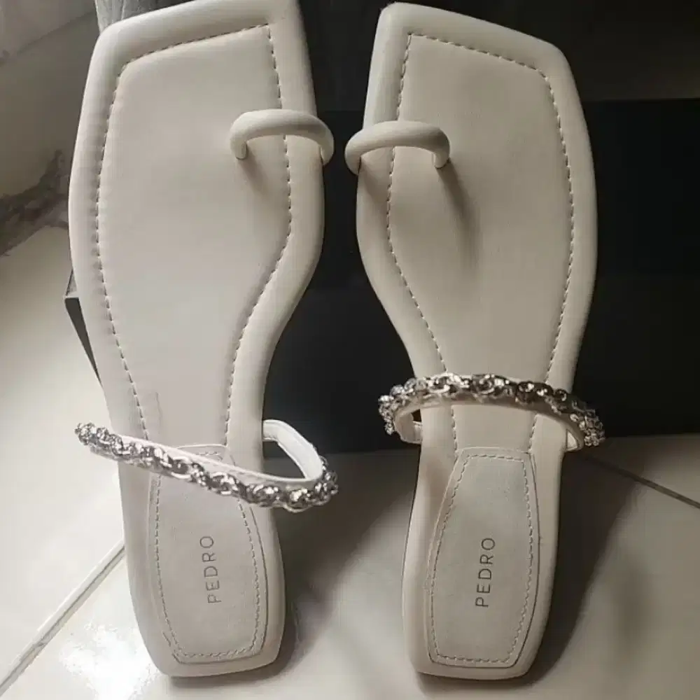 di jual sendal pedro