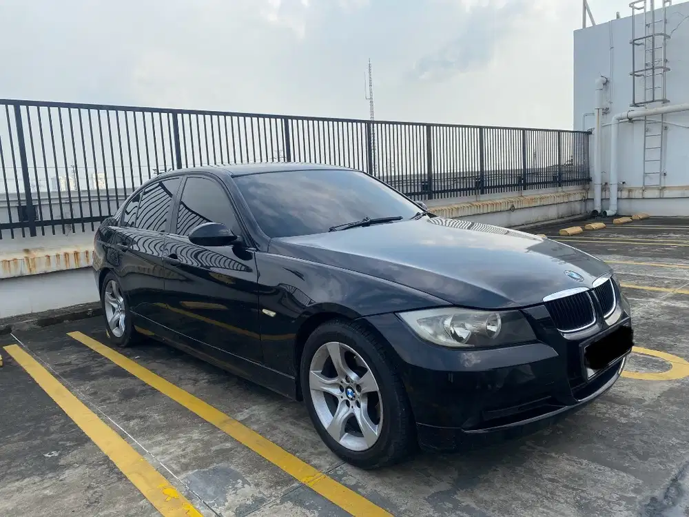 BMW E90 Hitam Metalik
