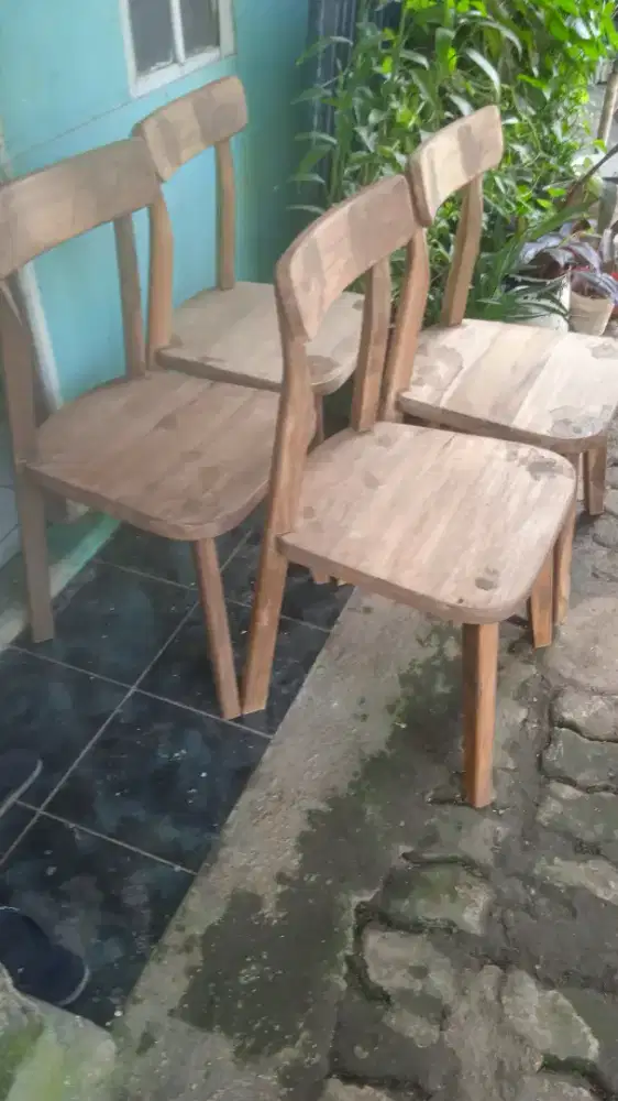 Kursi Makan Kayu